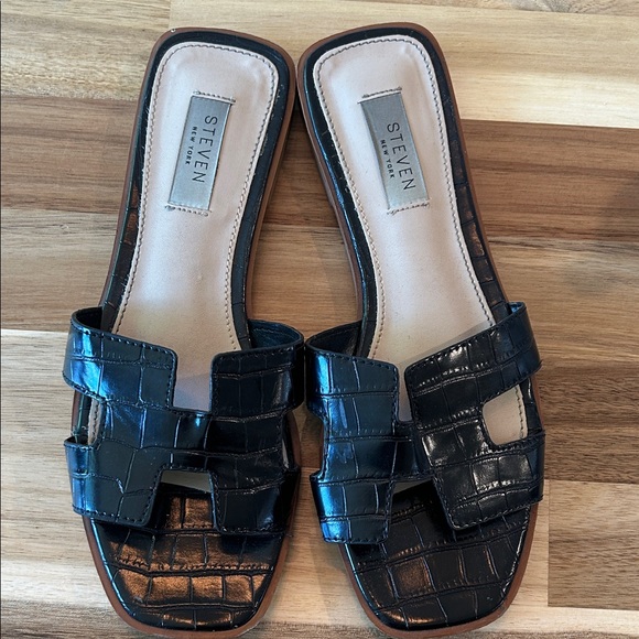 Steven by Steve Madden Black Croc-Pattern Slide Sandals - Picture 1 of 4